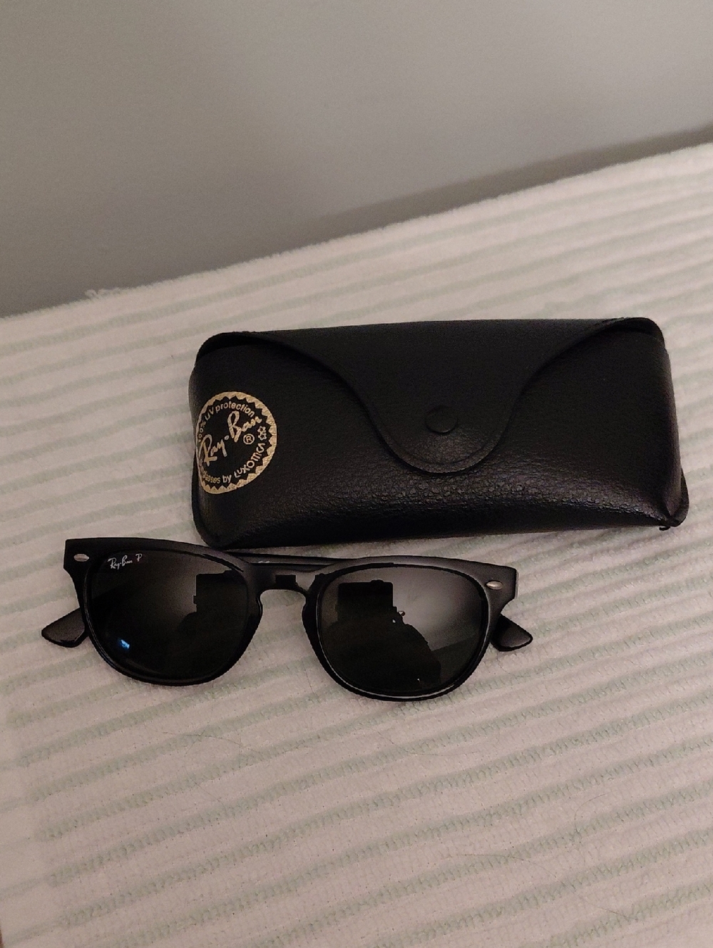 Ray-Ban Black Wayfarer Sunglasses With Case